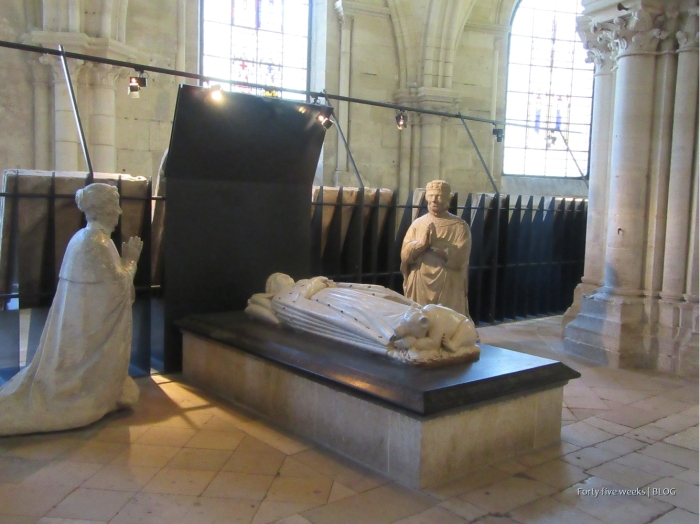 gisant-jean-de-berry-crypte-cathedrale-bourges2